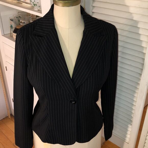 Shape FX’s Peplum Pinstripes Darted Crop Blazer Timeless Wide Lapel. Fully Lined - Picture 3 of 17